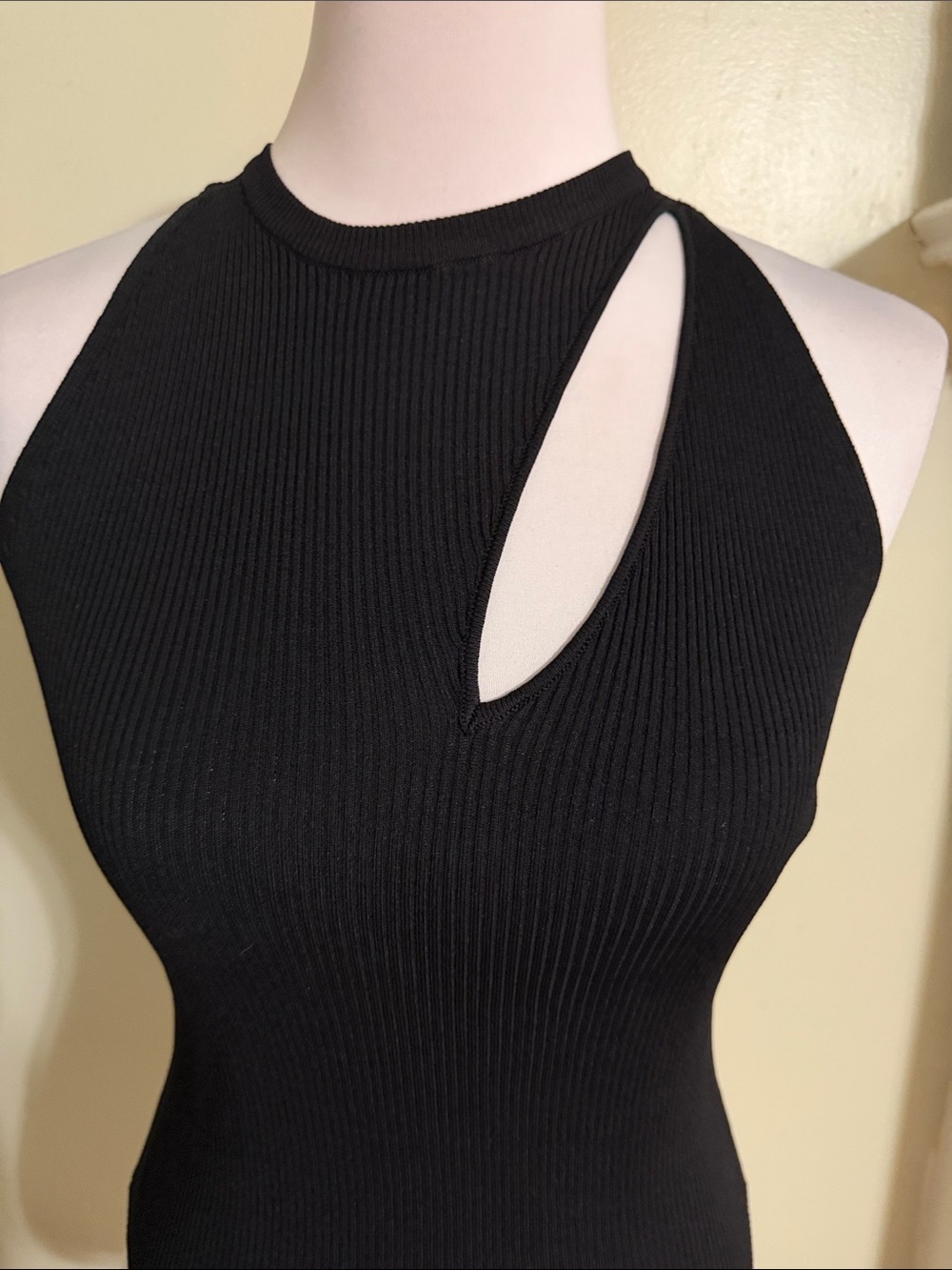 Zara Black Ribbed Cutout Crop Top - Picture 2 of 4